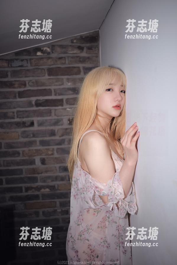 Son Ye Eun Son Ye Eun的白裙作品:在阳光下轻舞,合集里的每一帧都散发着温柔的棉花糖气息。